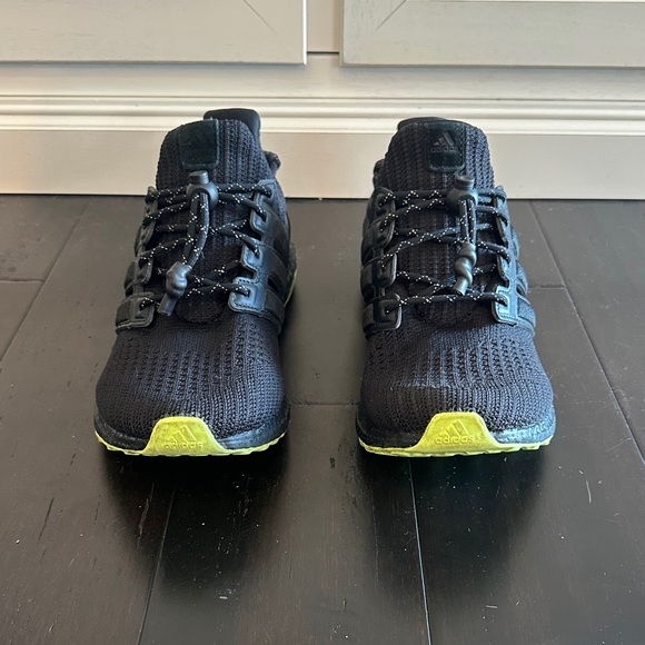 Ivy Park x adidas UltraBoost 'Black
Hi-Res Yellow' Men’s Sneakers - Picture 3 of 12